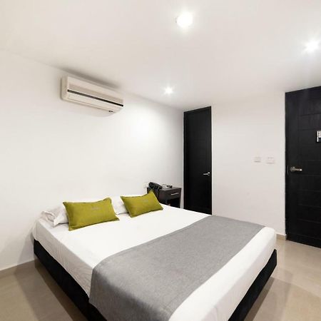 Ayenda 1236 Platinum Plaza Hotel Medellin Exterior photo