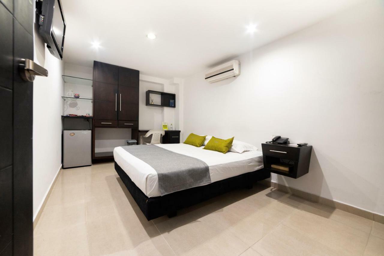 Ayenda 1236 Platinum Plaza Hotel Medellin Exterior photo